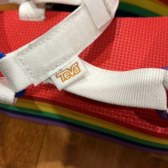 NWT Teva Flatform Universal Rainbow Pride size 8 - Picture 7 of 9